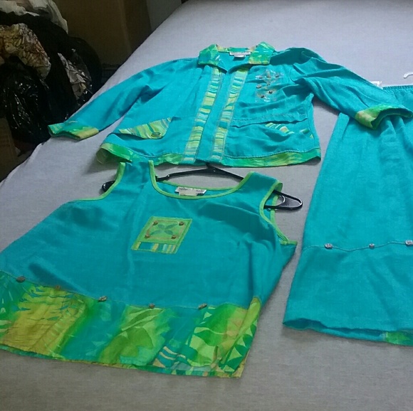 Beautiful 3 Piece Skirt Set Size 14 - Picture 2 of 4